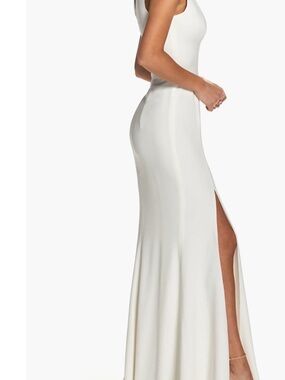 Dress The Population Iris Slit Crepe off white Gown $198